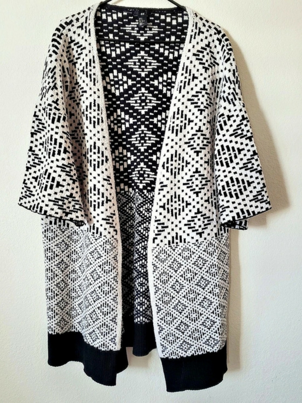 H&M Geometric Open Front Jacquard Knit Cardigan in Black & White Size Medium